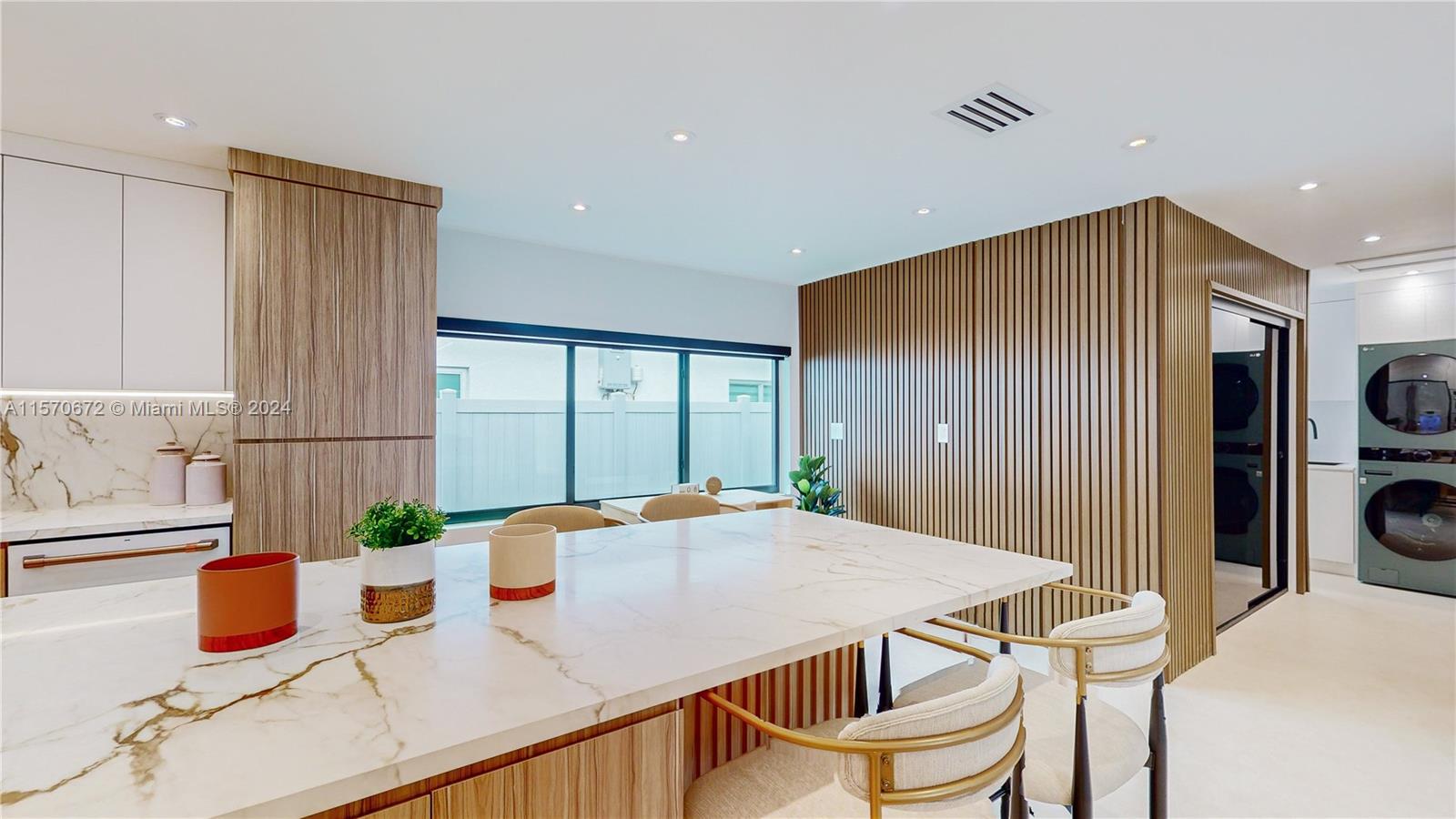 HIGHLAND WOODS SEC 4 - Residential Lease