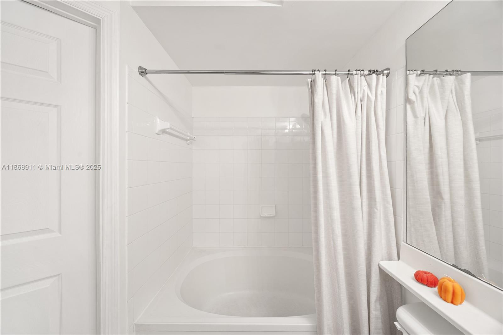 PORTO BELLAGIO CONDO - Residential