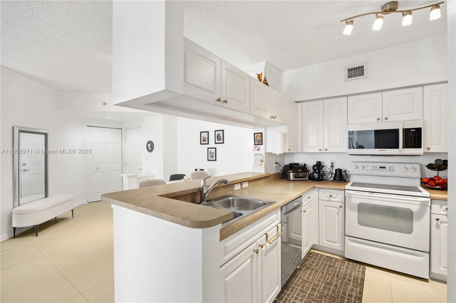 PORTO BELLAGIO CONDO - Residential