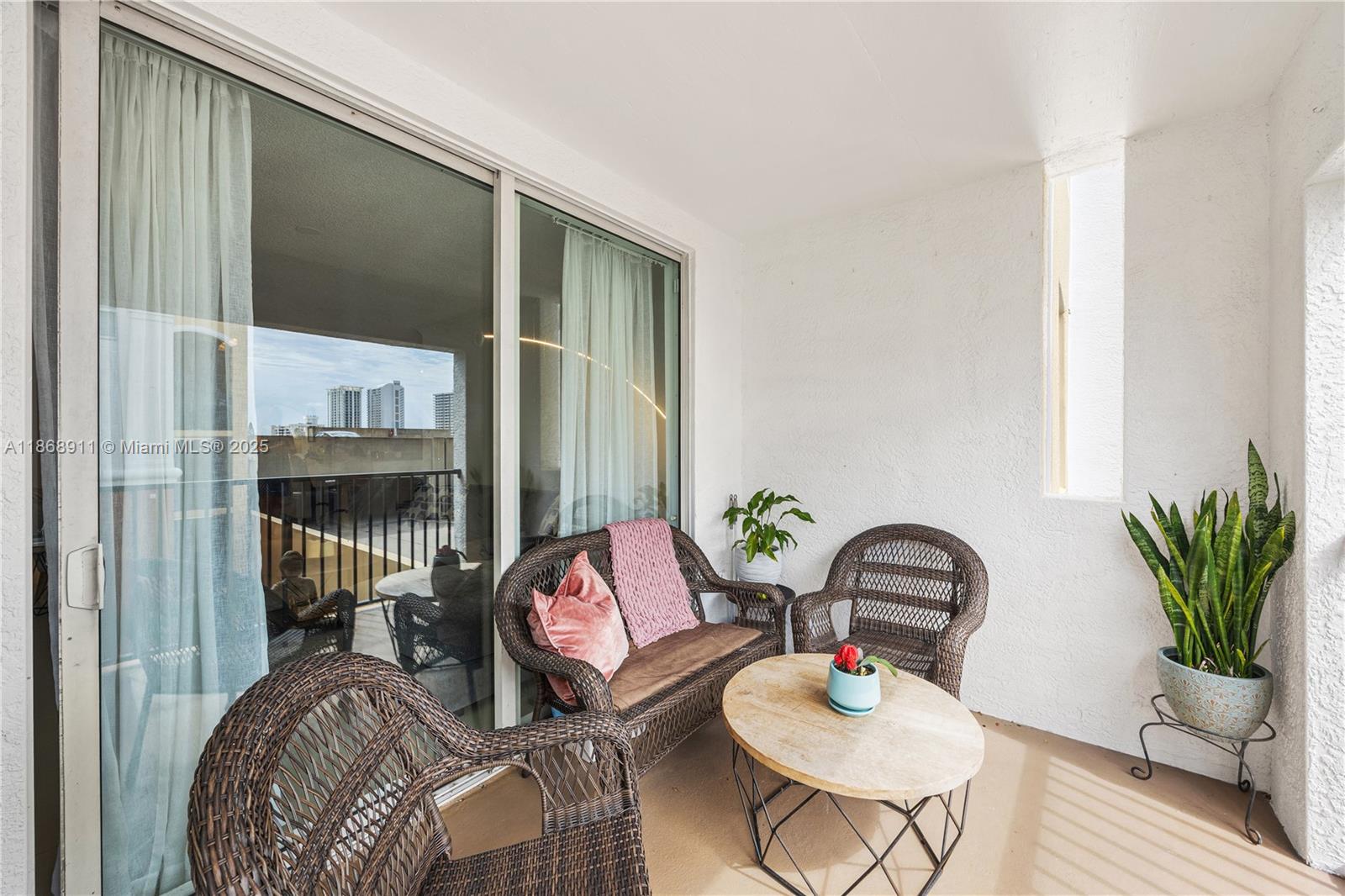 PORTO BELLAGIO CONDO - Residential