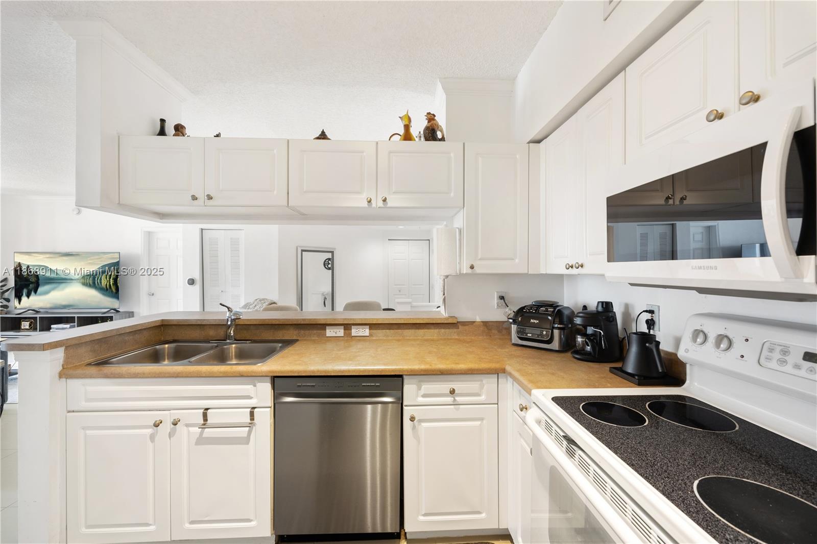 PORTO BELLAGIO CONDO - Residential