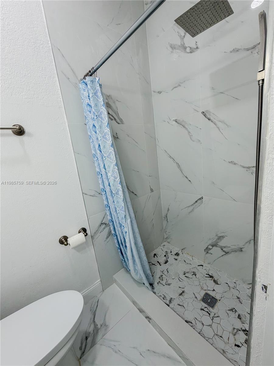 EDEN LAKE ESTATES - Residential Lease