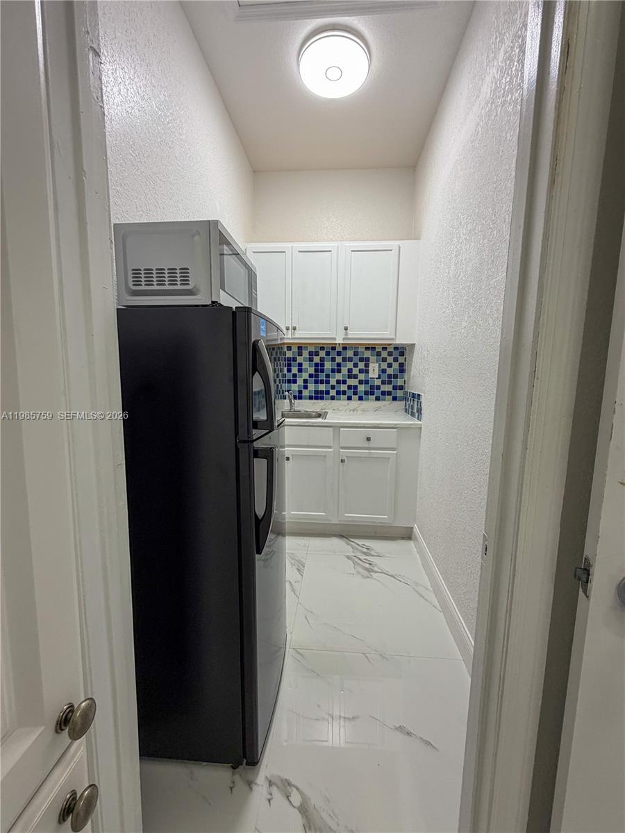 EDEN LAKE ESTATES - Residential Lease