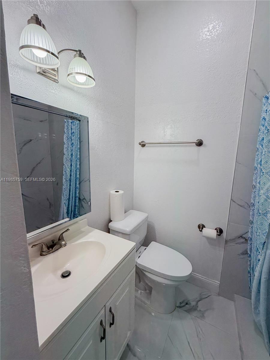 EDEN LAKE ESTATES - Residential Lease