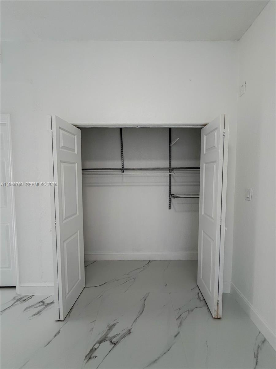 EDEN LAKE ESTATES - Residential Lease