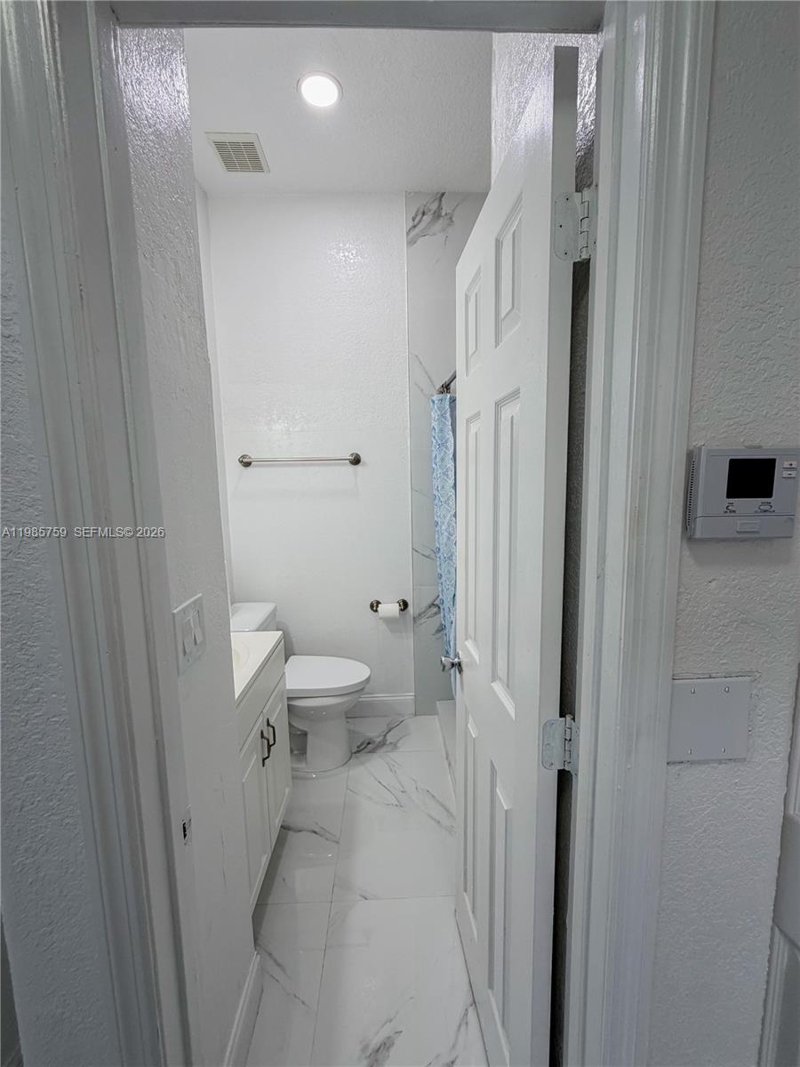 EDEN LAKE ESTATES - Residential Lease