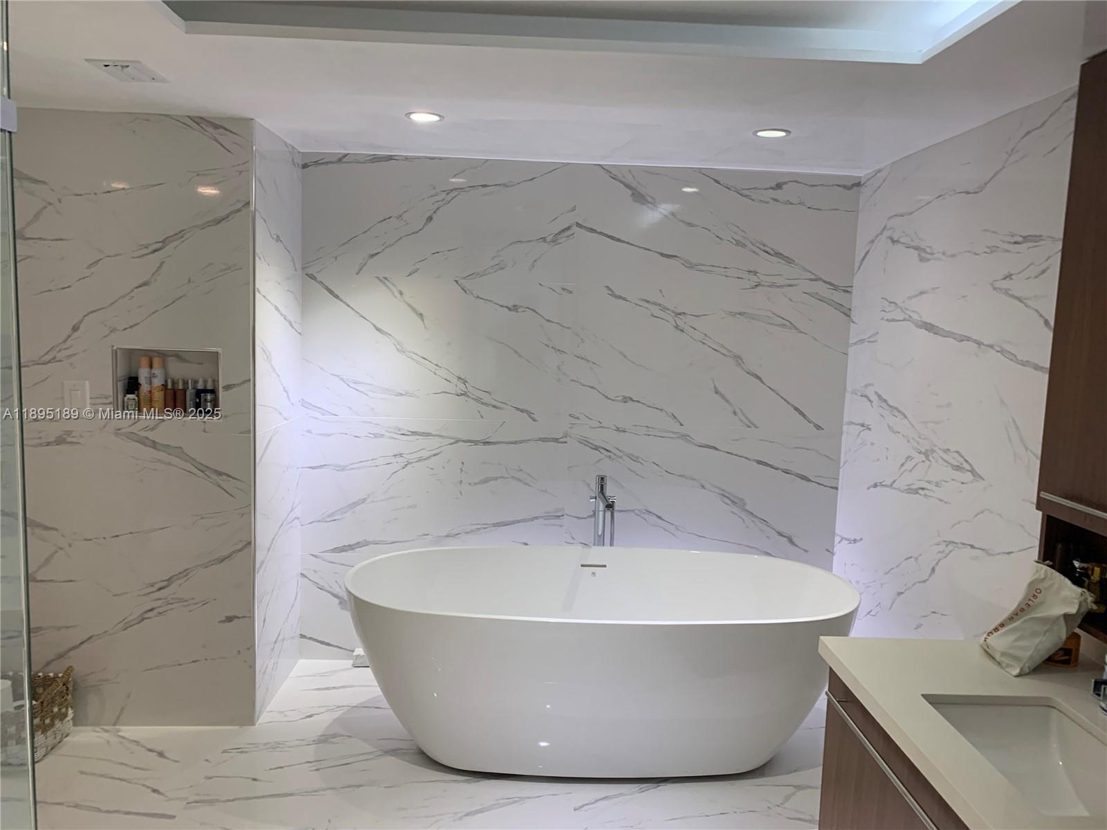 AZURE CONDO - Residential