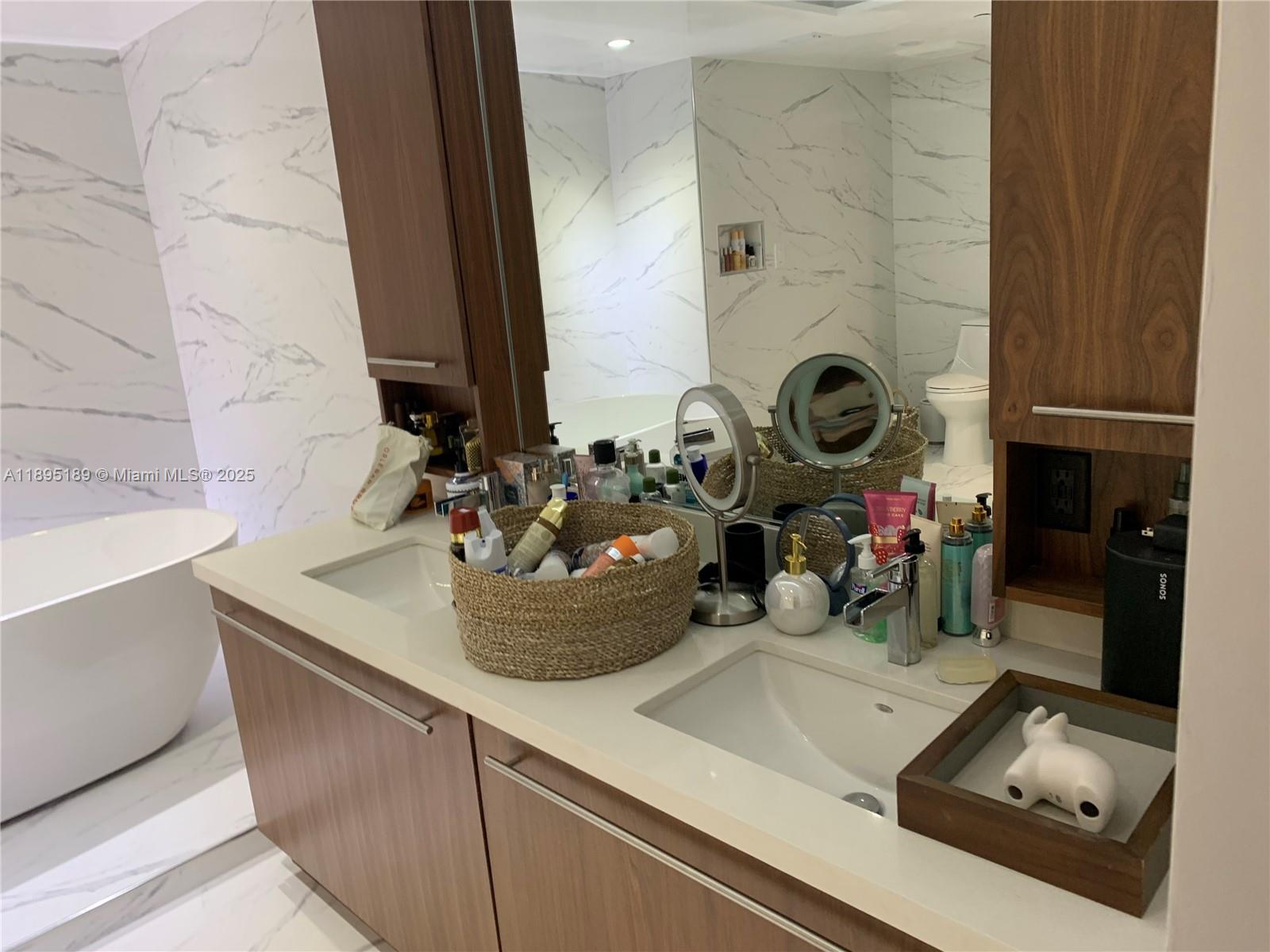 AZURE CONDO - Residential