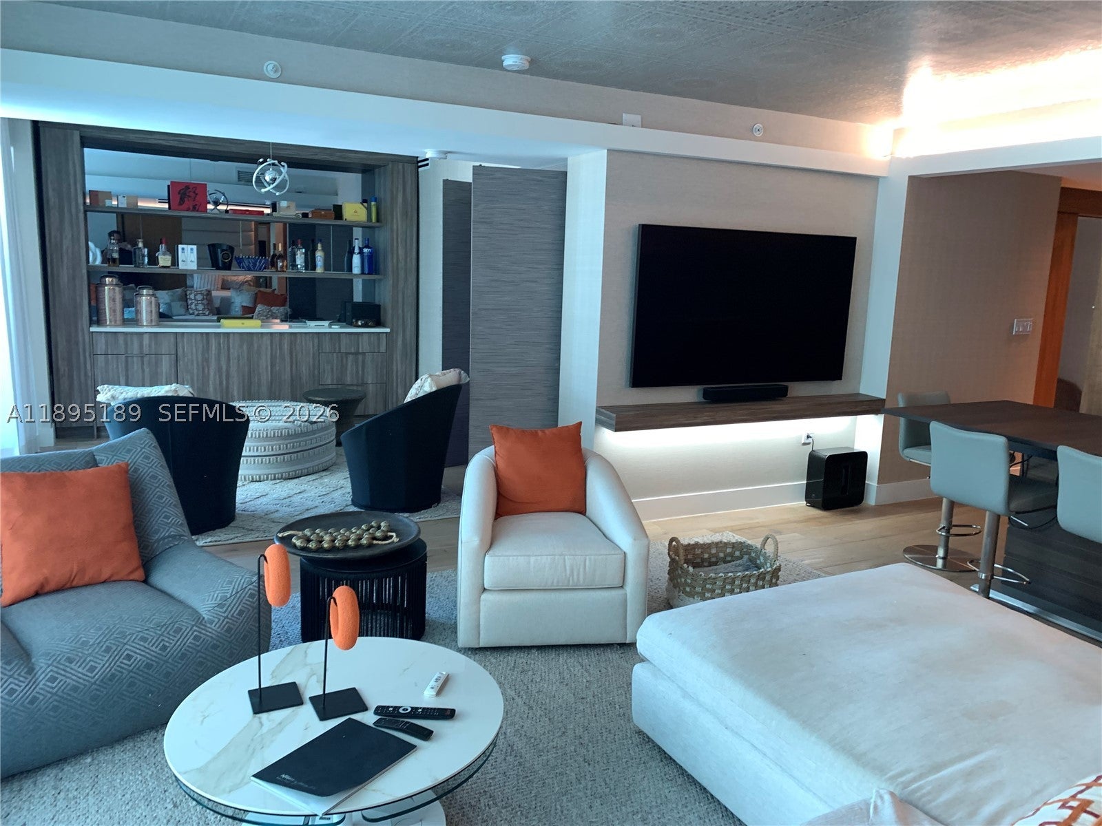 9401 Collins Ave 305