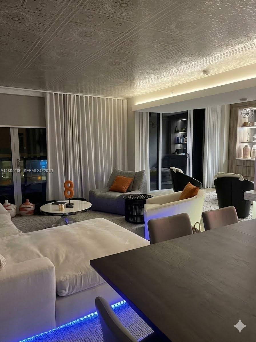 9401 Collins Ave 305