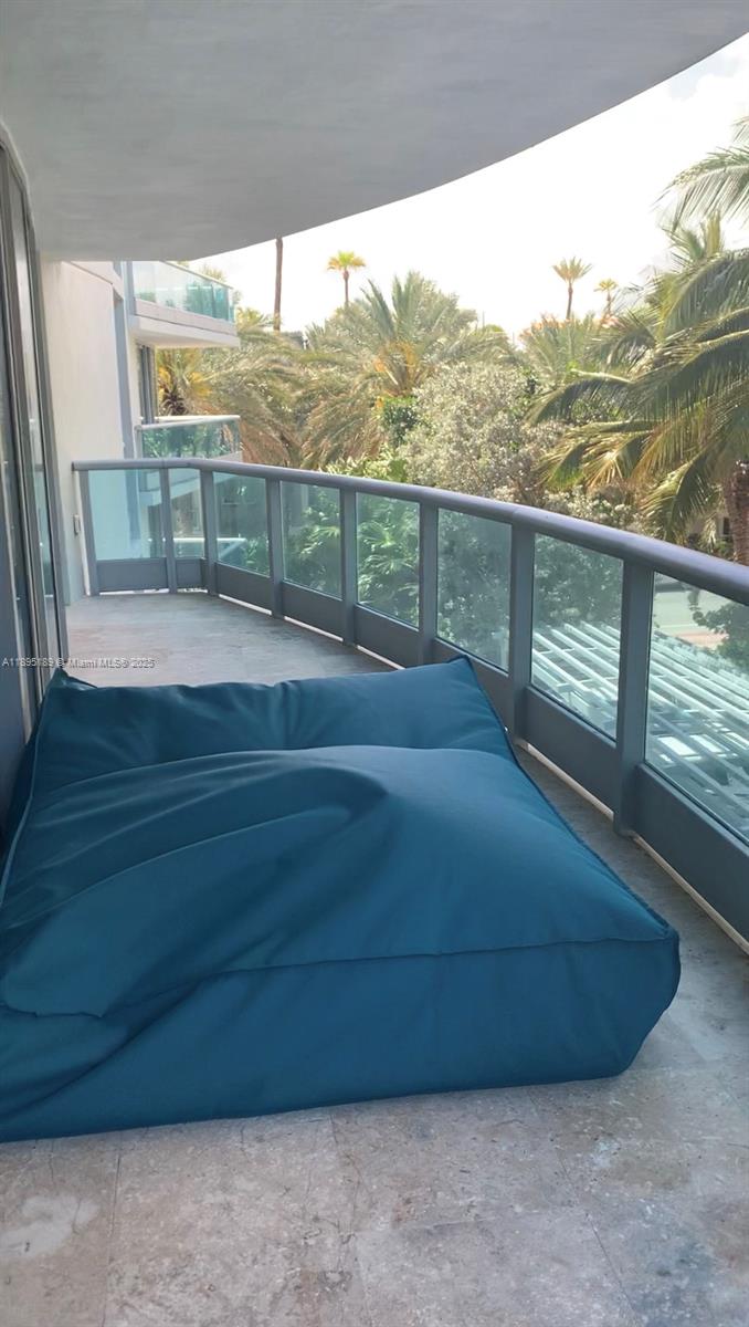AZURE CONDO - Residential