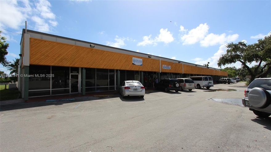1860 SqFt available in a Retail strip center. Suitable for office space, retail, showroom, studio. Ample parking for all tenants and guests. SHOWN BY APPOINTMENT ONLY. Restaurant, Smoke Shop, Salon not possible.

MAY BE COMBINED FOR A TOTAL OF 3,720 SQFT