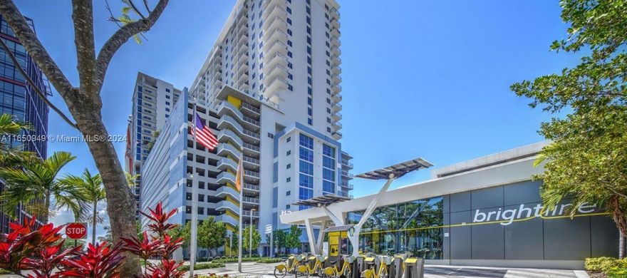 Up to 1 month free on select apartments! Prices, promotions, and availability are subject to change. Welcome home, where you’ll live right in the vibrant heart of West Palm Beach, Florida. Our studio, one, and two bedroom homes seamlessly blend ultimate convenience with unparalleled luxury. When you’re not relaxing in the resort-style community, endless fun awaits within steps of your front door. Shops, restaurants, golf, beaches, and more ParkLine Palm Beaches is your gateway to it all. Our studio, one, & two bedroom homes invite the outdoors in with lofty ceilings, expansive windows, and scenic, private balconies. Wake up to colorful sunrises splashing across your sophisticated home and filtering into the open layout kitchen, finished with quartz countertops and subway tile backsplashes.