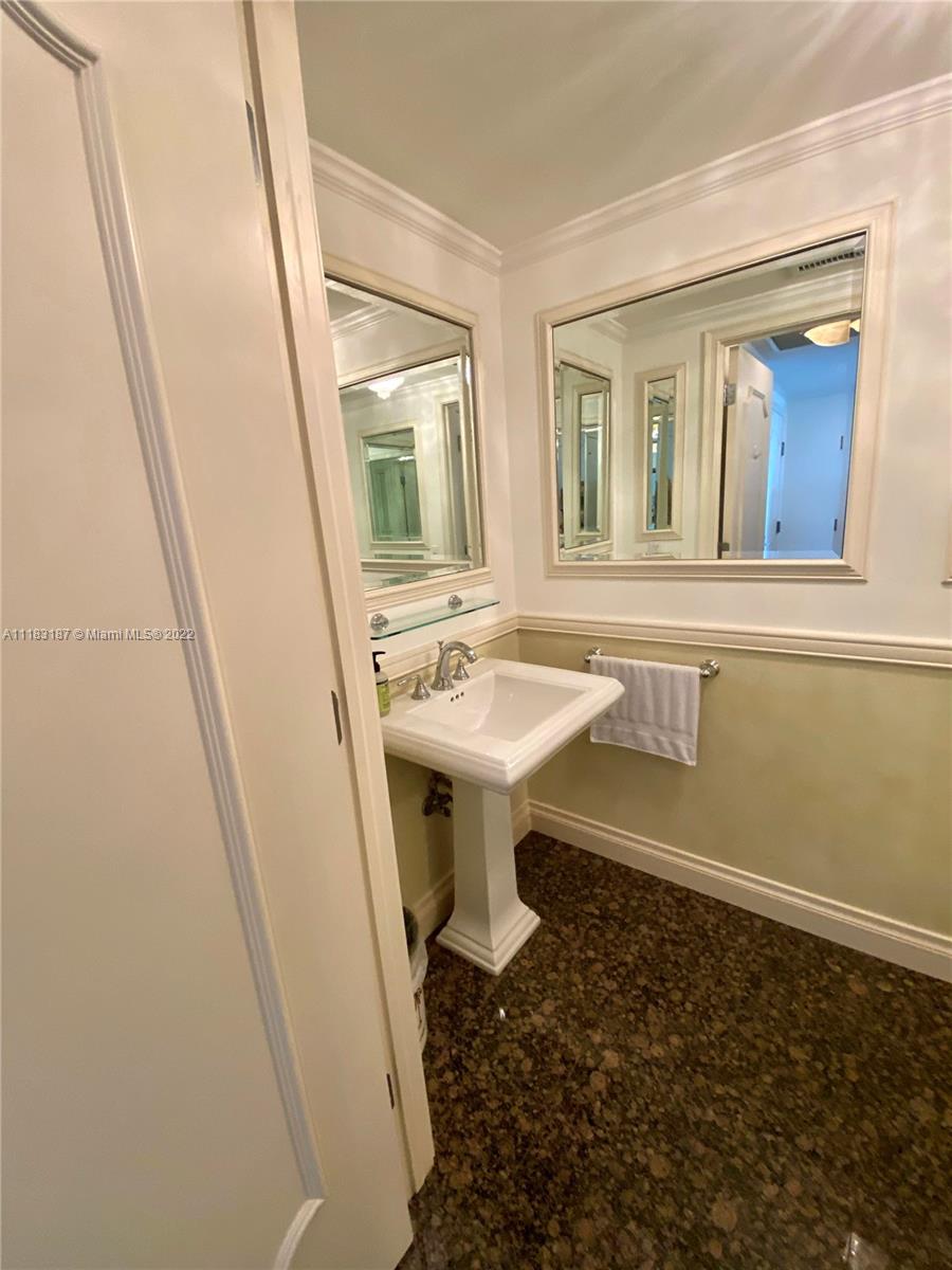 THE EXECUTIVE RESIDENCES - Residential