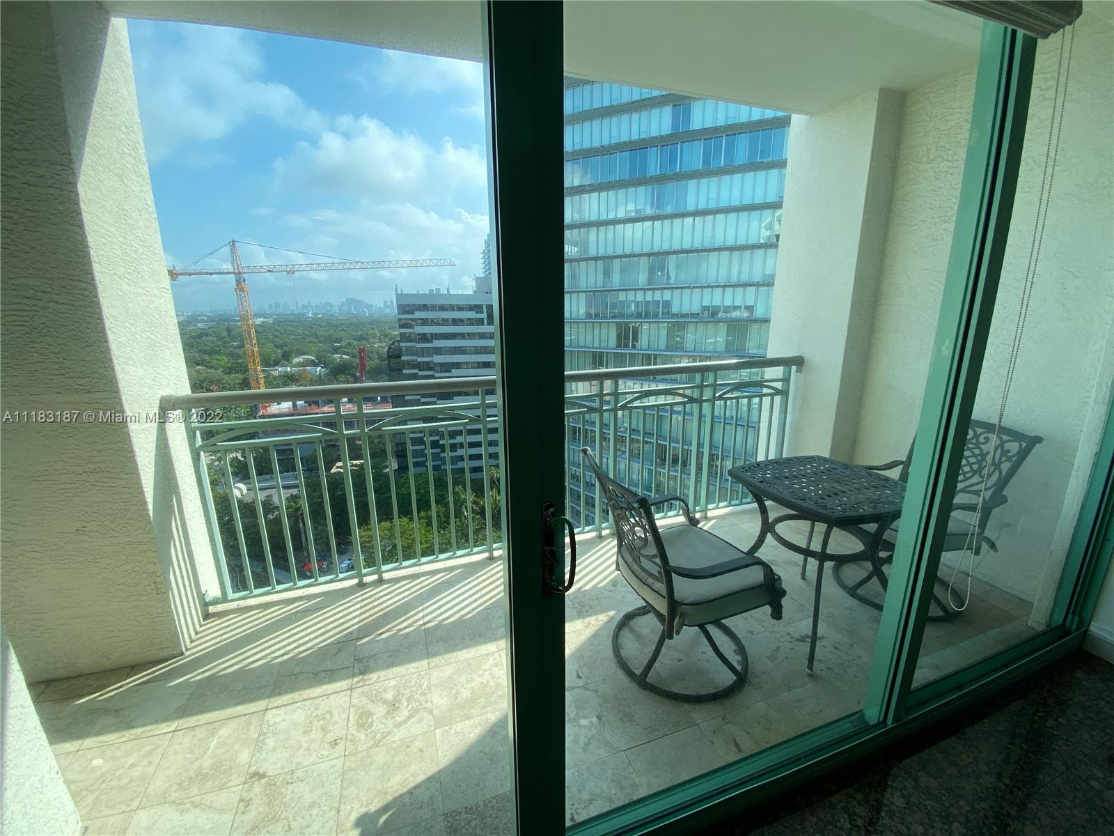 THE EXECUTIVE RESIDENCES - Residential