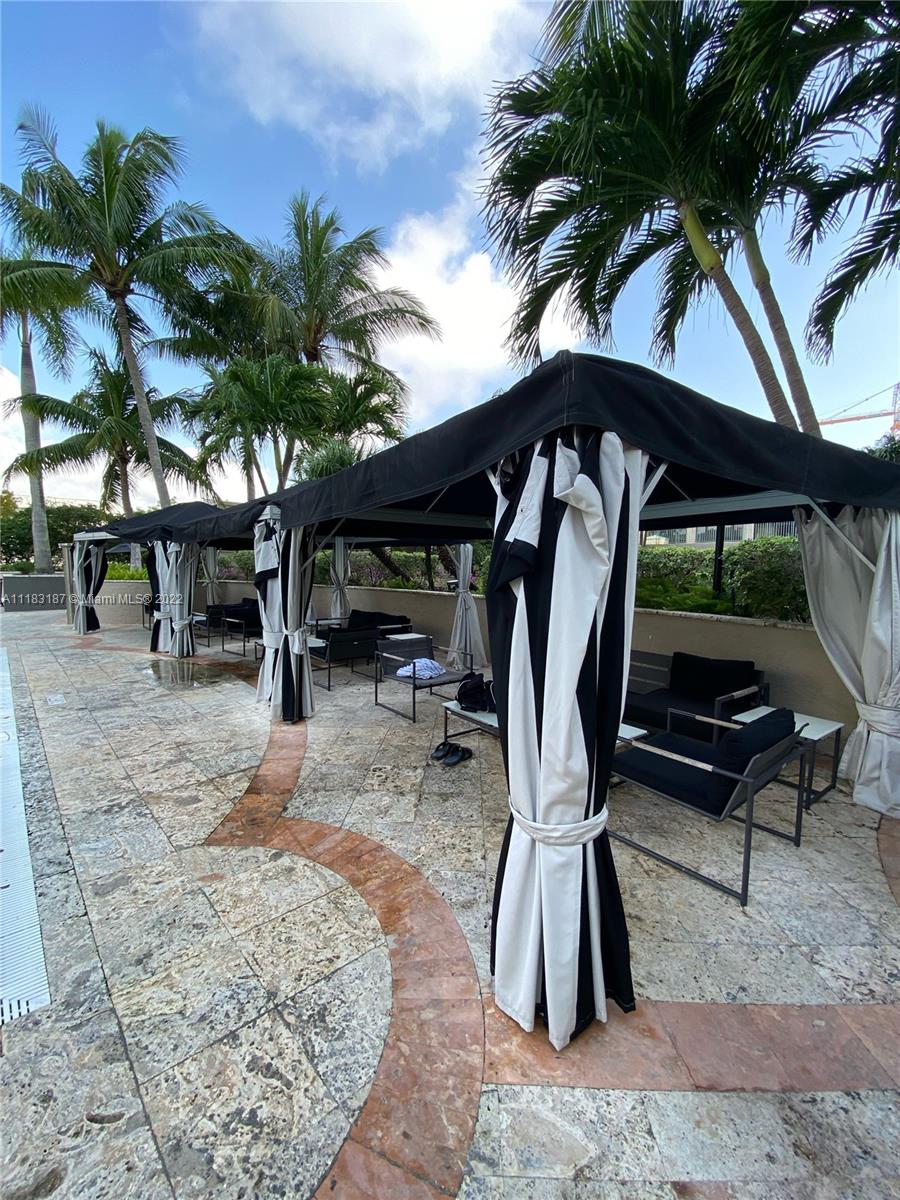 THE EXECUTIVE RESIDENCES - Residential