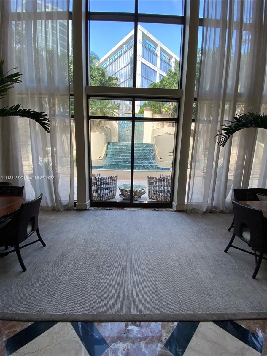 THE EXECUTIVE RESIDENCES - Residential