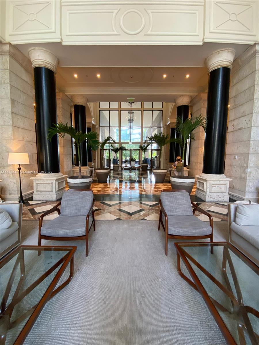 THE EXECUTIVE RESIDENCES - Residential