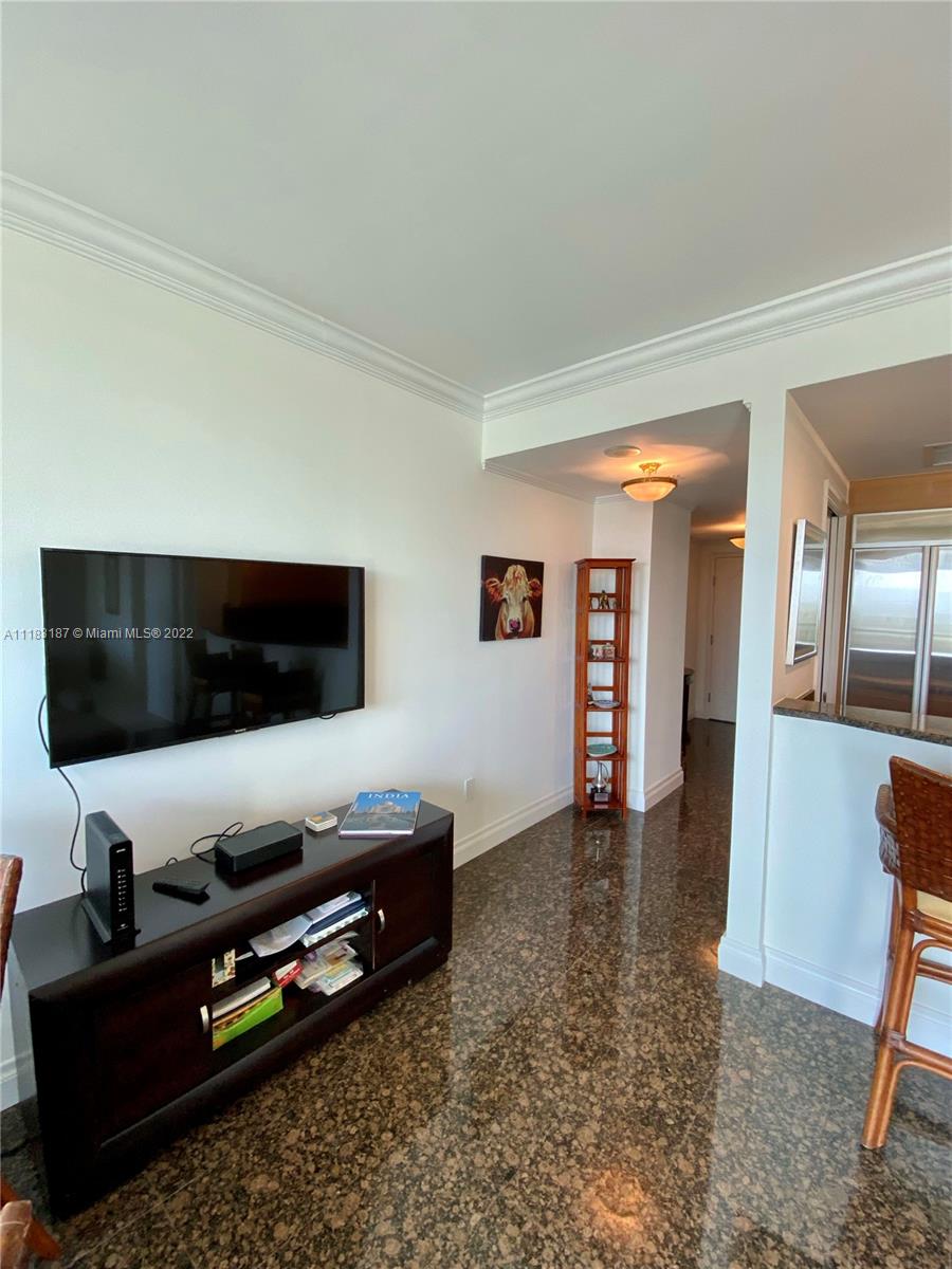 THE EXECUTIVE RESIDENCES - Residential