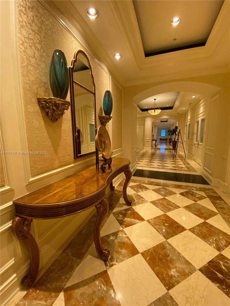 THE EXECUTIVE RESIDENCES - Residential