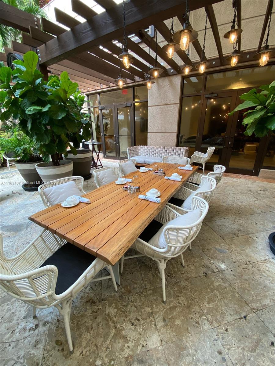 THE EXECUTIVE RESIDENCES - Residential