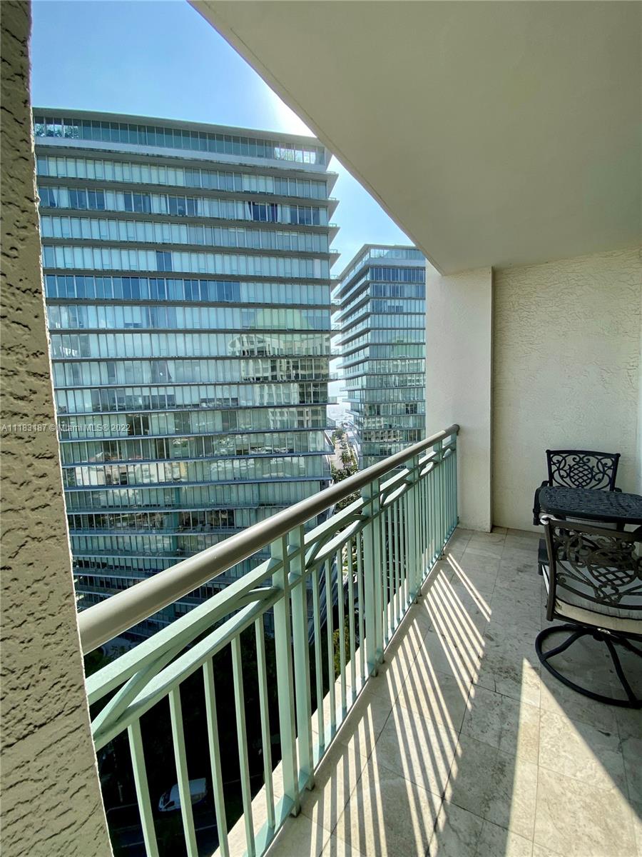 THE EXECUTIVE RESIDENCES - Residential
