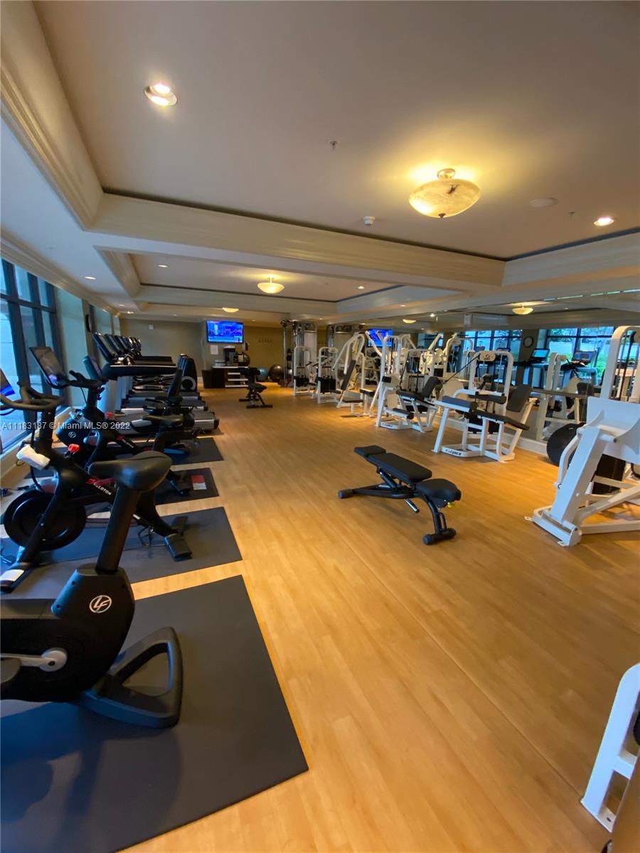THE EXECUTIVE RESIDENCES - Residential