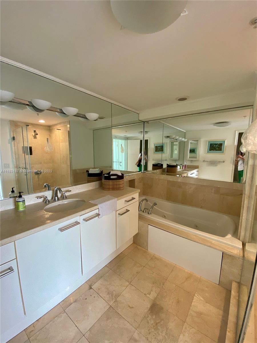 THE EXECUTIVE RESIDENCES - Residential