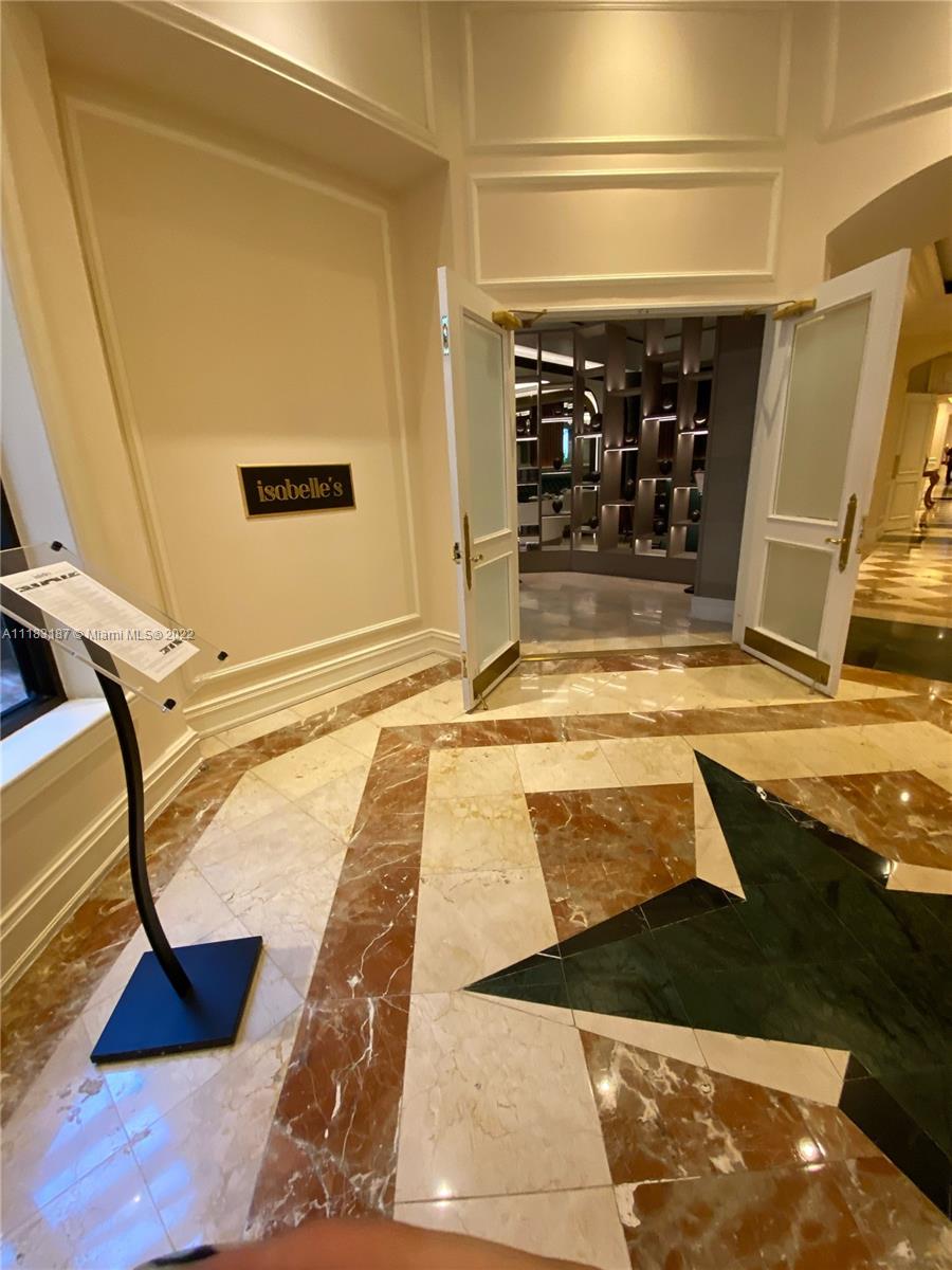 THE EXECUTIVE RESIDENCES - Residential