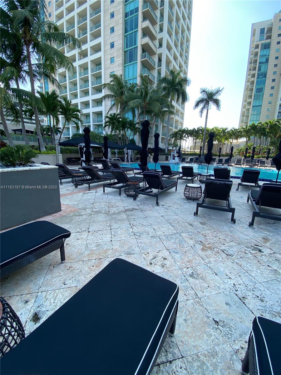 THE EXECUTIVE RESIDENCES - Residential