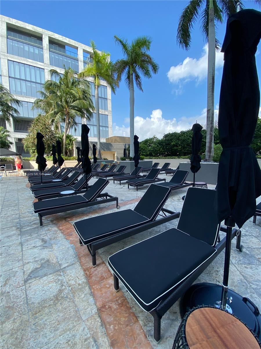 THE EXECUTIVE RESIDENCES - Residential