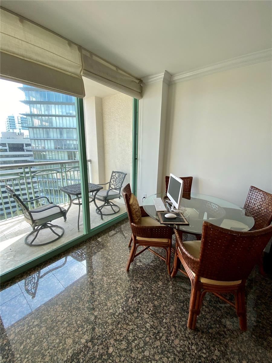 THE EXECUTIVE RESIDENCES - Residential