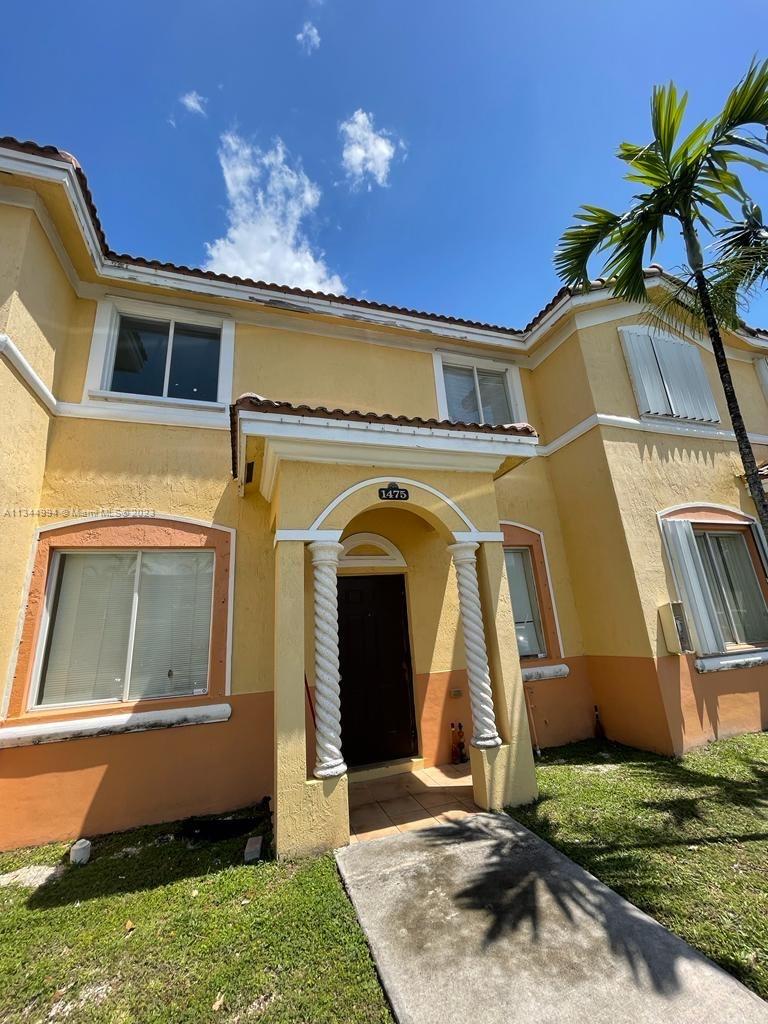 GREAT OPPORTUNITY TO BUY THIS BEAUTIFUL TOWNHOUSE AT SHOMA HOMES KEYS COVE, TILE FLOOR, THIS TOWNHOUSE FEATURES CERAMIC TILE FLOORS ON THE FIRST FLOOR AND CARPET ON THE 2ND FLOOR AND STAIRCASE. NICE KITCHEN WITH WOOD CABINETS. CLUBHOUSE AND POOL SECURITY GUARD 24/7. CLOSE TO THE SCHOOLS, TURNPIKE, US1 AND THE FLORIDA KEYS. CLOSE TO HOMESTEAD AIR BASE, HOMESTEAD RACE TRACK, WALMART, BAPTIST HOSPITAL, FLORIDA CITY OUTLETS! *** GREAT INVESTMENT!! ***