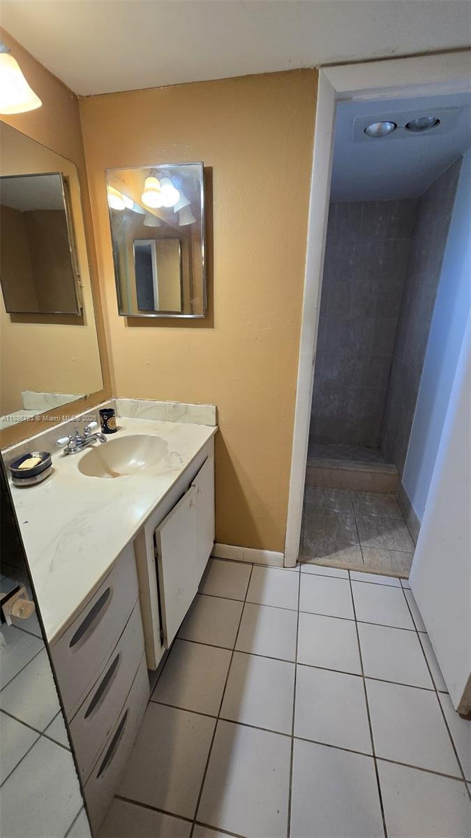 VILLA DORADA CONDO NO 2 - Residential