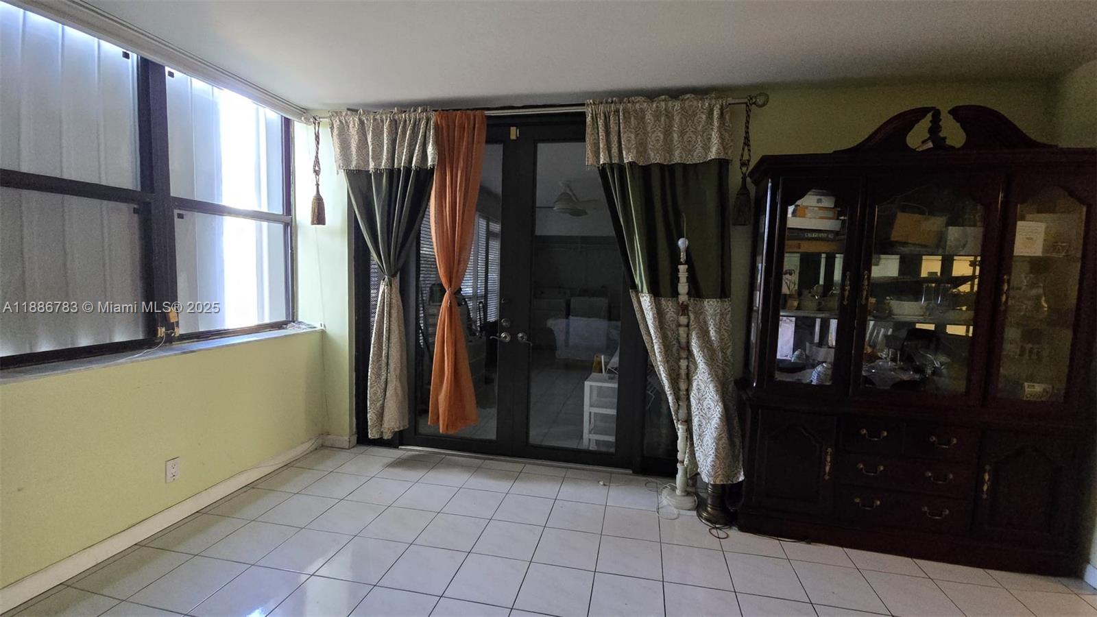 VILLA DORADA CONDO NO 2 - Residential