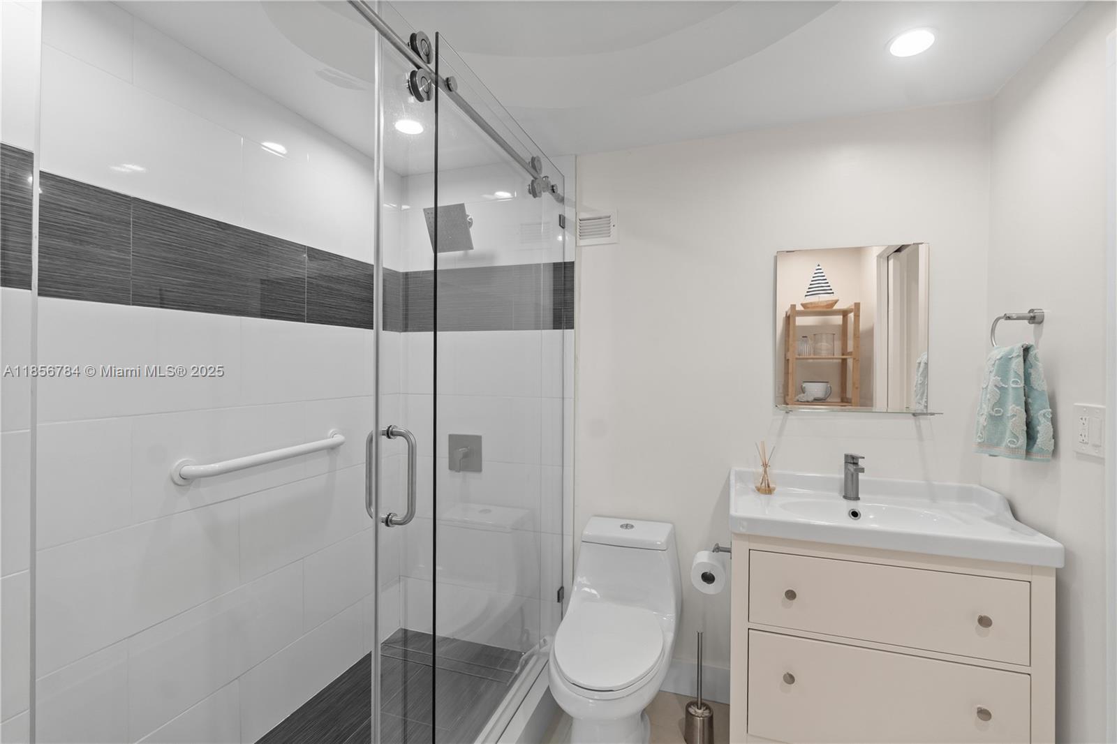 SEA AIR TOWERS CONDO - Residential