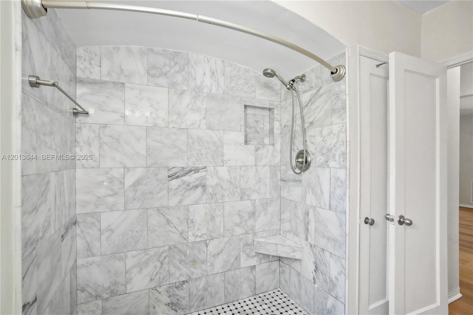 SILVER BLUFF ESTS-SEC A - Residential Lease