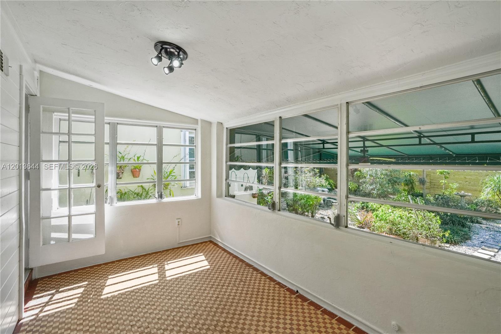 SILVER BLUFF ESTS-SEC A - Residential Lease
