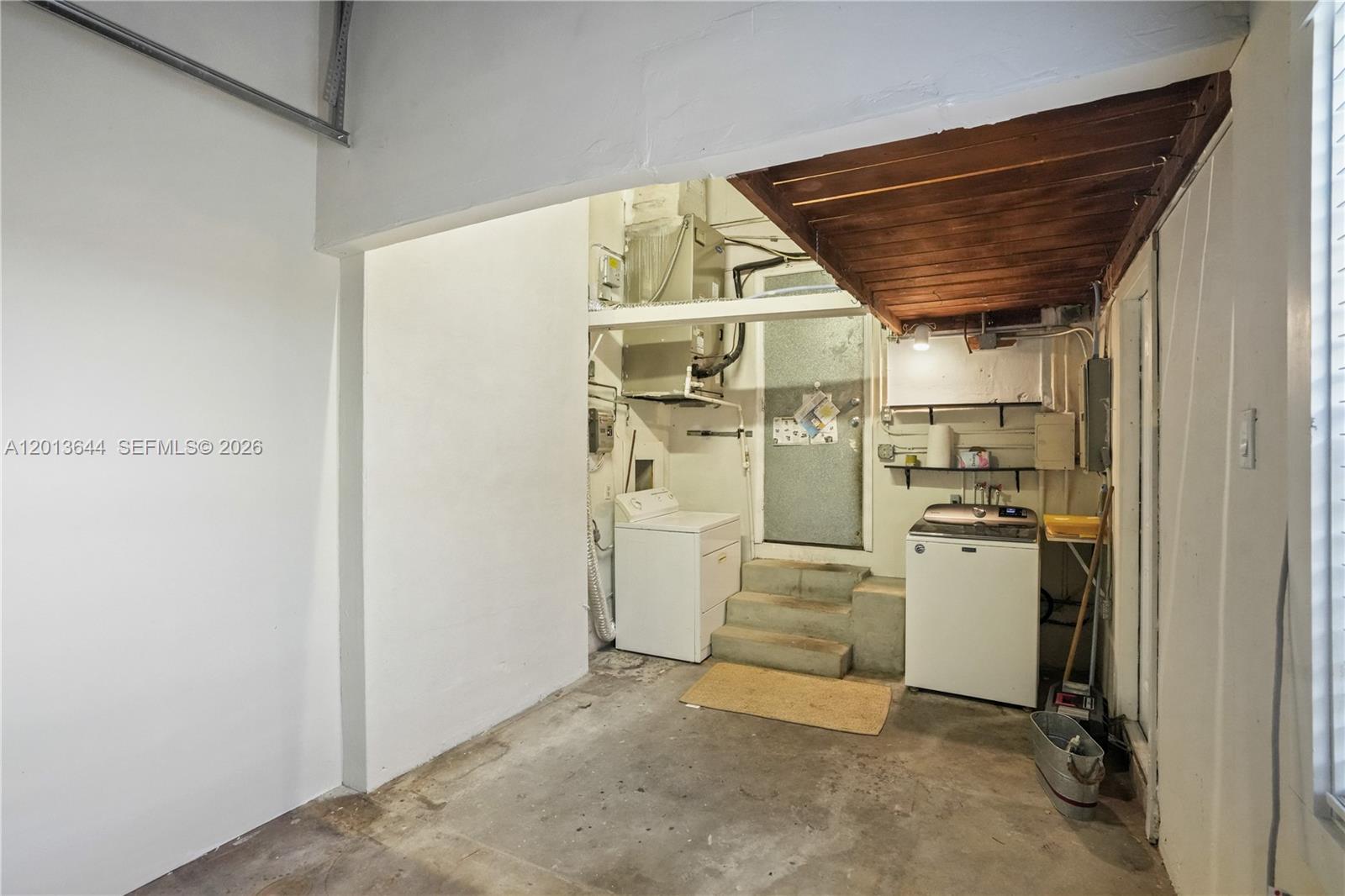 SILVER BLUFF ESTS-SEC A - Residential Lease