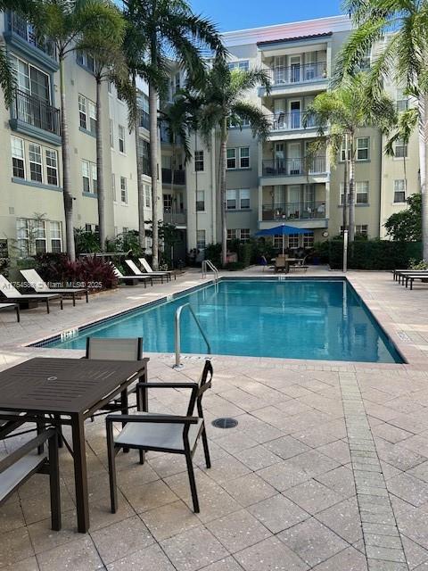 533 NE 3rd Ave 404