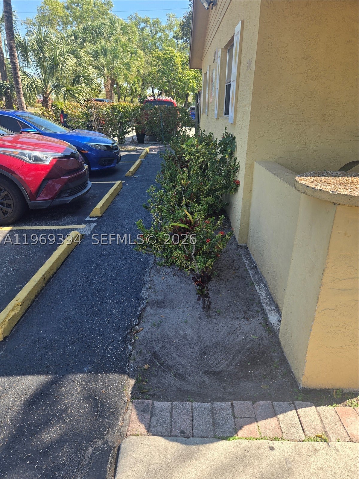 208 SW 1st Ct
