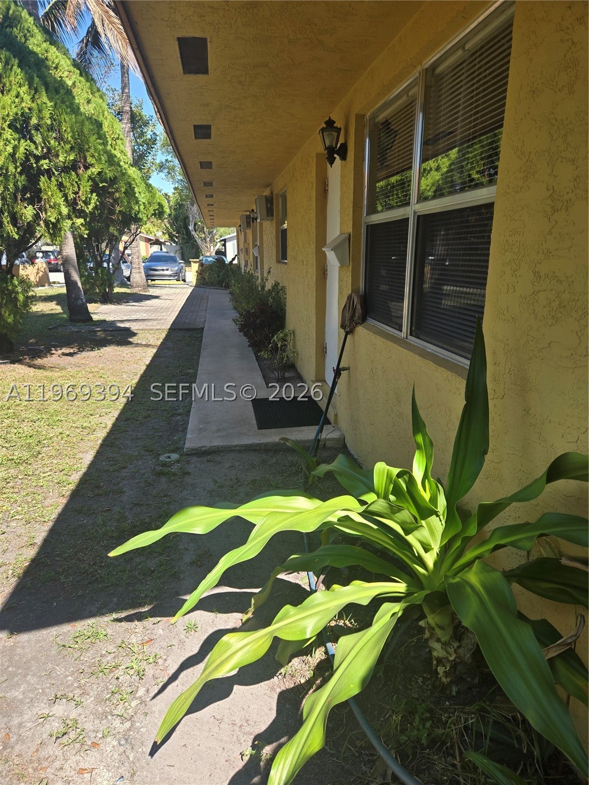 208 SW 1st Ct