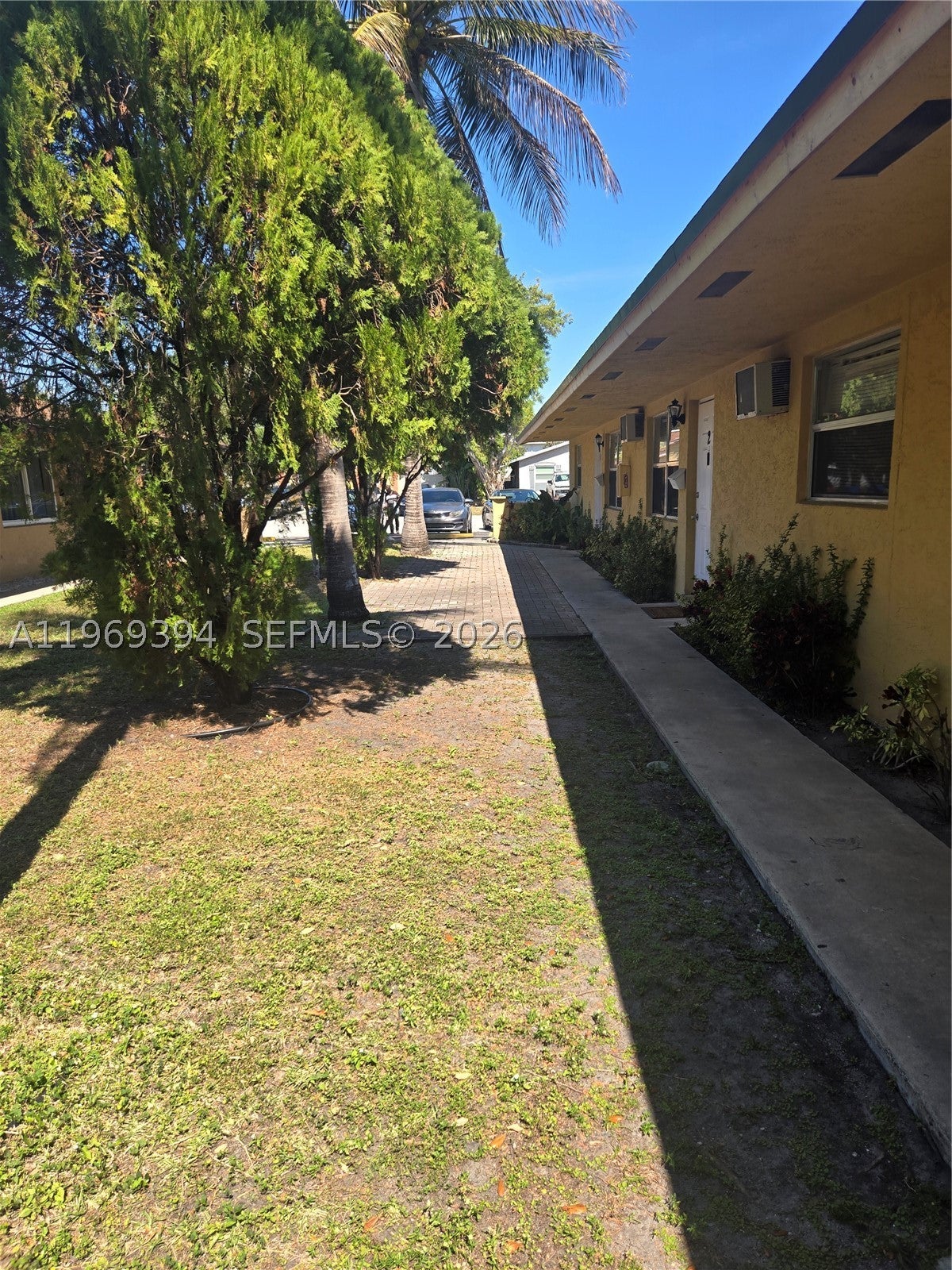 208 SW 1st Ct