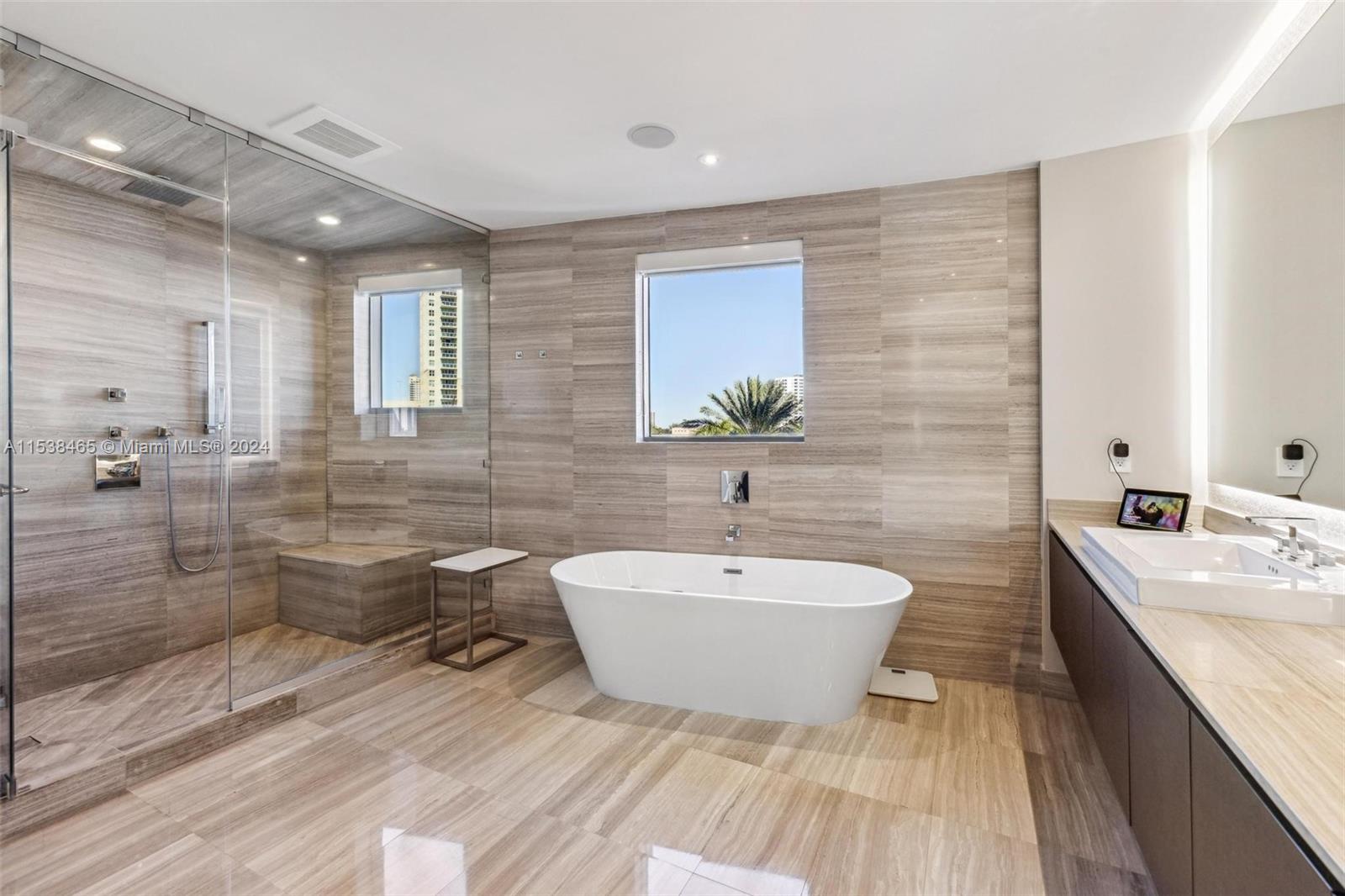 ECHO CONDO - Residential