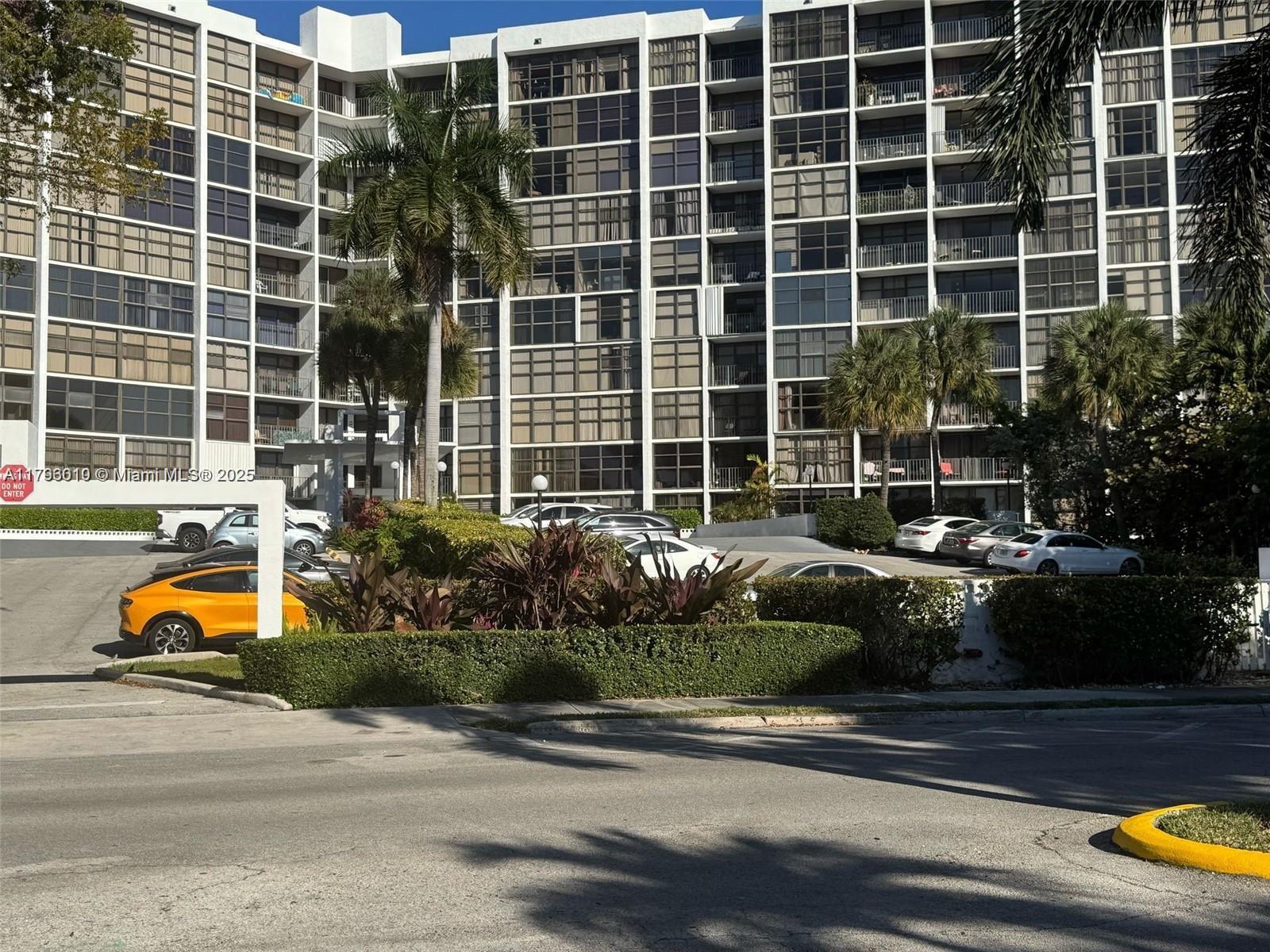 Rental Property at 400 Leslie Dr 403, Hallandale Beach, Broward County, Florida - Bedrooms: 2 
Bathrooms: 2  - $2,300 MO.