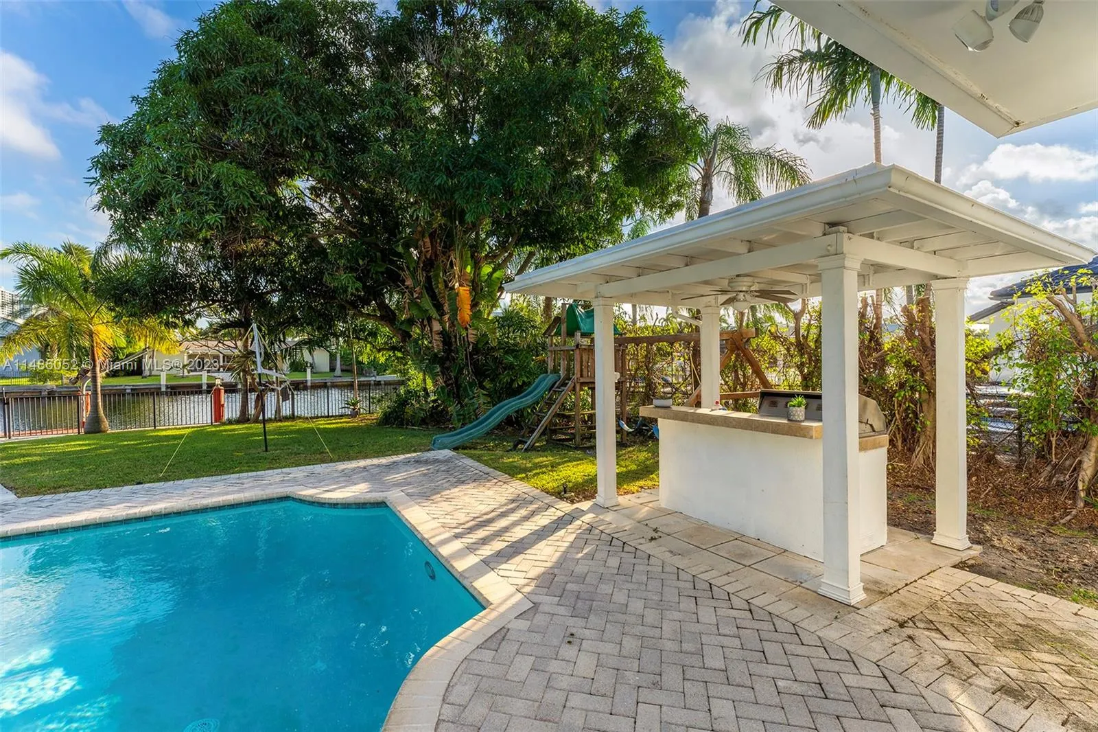 Hallandale Beach, Florida 33009, United States, 4 Bedrooms Bedrooms, ,4 BathroomsBathrooms,Residential,Active,68758
