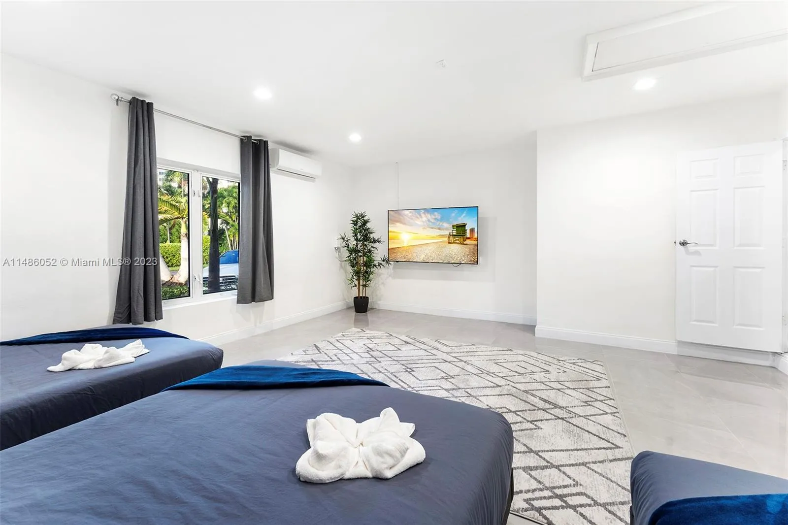 Hallandale Beach, Florida 33009, United States, 4 Bedrooms Bedrooms, ,4 BathroomsBathrooms,Residential,Active,68758