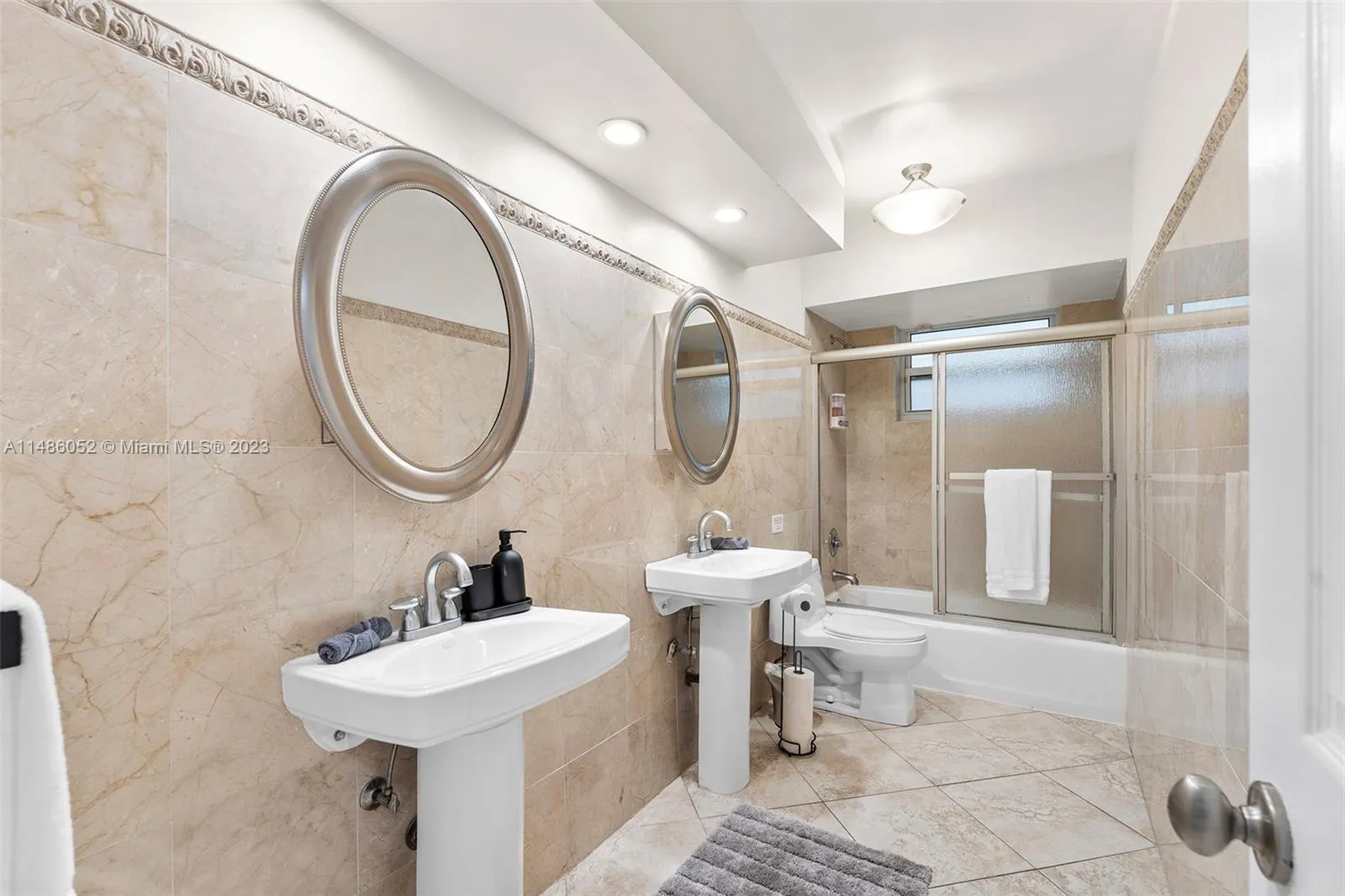 Hallandale Beach, Florida 33009, United States, 4 Bedrooms Bedrooms, ,4 BathroomsBathrooms,Residential,Active,68758