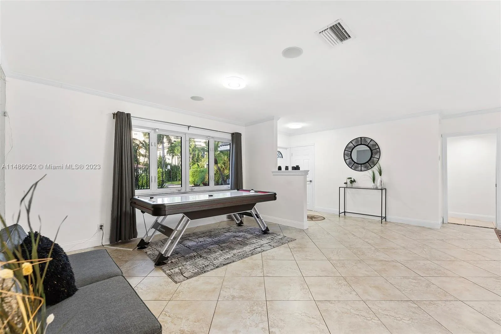 Hallandale Beach, Florida 33009, United States, 4 Bedrooms Bedrooms, ,4 BathroomsBathrooms,Residential,Active,68758