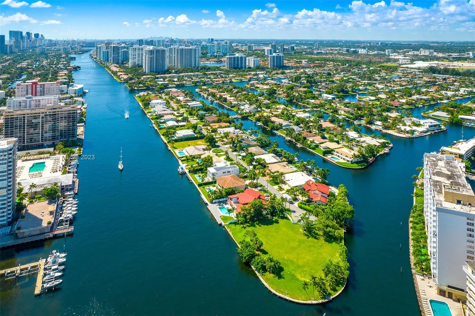 Hallandale Beach, Florida 33009, United States, 4 Bedrooms Bedrooms, ,4 BathroomsBathrooms,Residential,Active,68758